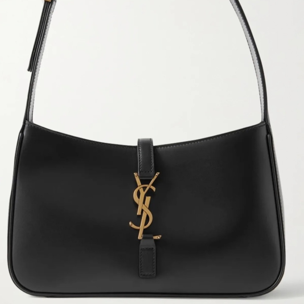 Broken ysl bag 
SAINT LAURENT
Le 5 à 7 leather shoulder bag
